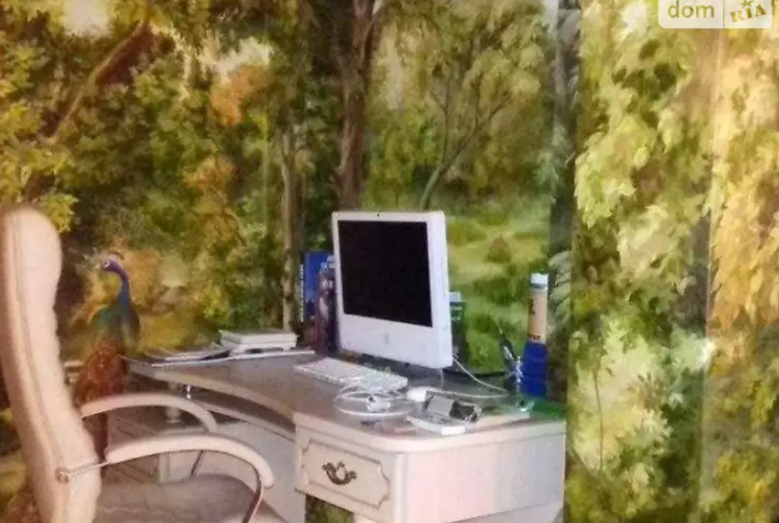 Новости Днепра про Яскраві стіни та кабінет з кухнею на 10 кв.м: як виглядає «однушка» на продаж у Дніпрі за 5,8 млн грн (ФОТО)