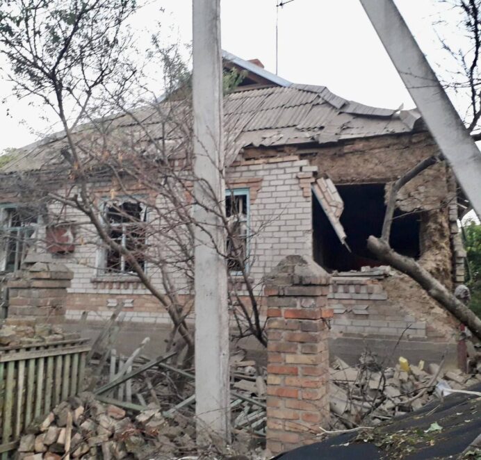 Новости Днепра про Масштабні руйнування і поранені: окупанти атакували 3 райони Дніпропетровщини