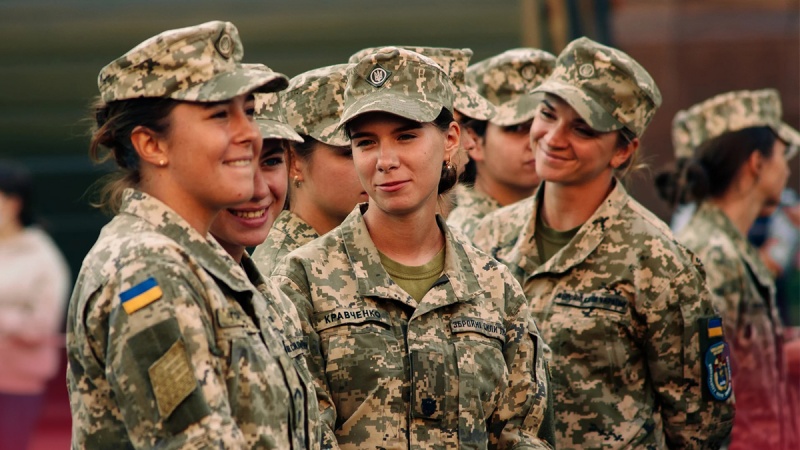 Новости Днепра про Минобороны отсрочило взятие женщин на военный учет: появился документ