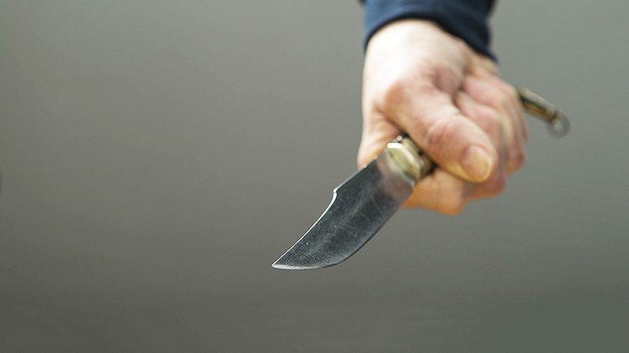 Новости Днепра про Ссора из-за девушки: в Днепре 21-летний мужчина напал с ножом на 17-летнего парня