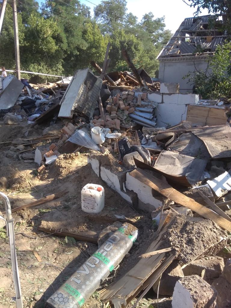 Новости Днепра про У Дніпрі російська ракета знищила будинок багатодітної родини: потрібна допомога