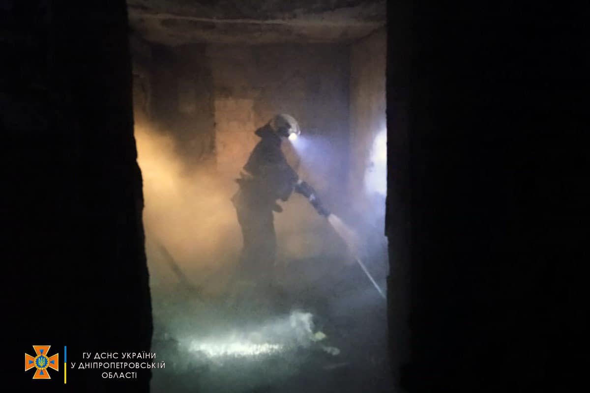 Новости Днепра про У Марганці горів будинок: вогнеборці врятували чоловіка