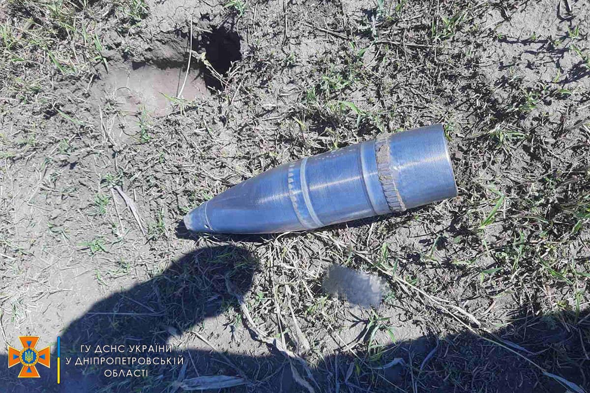 Новости Днепра про На Днепропетровщине пиротехники ГСЧС уничтожили 2 устаревших и 6 современных боеприпасов