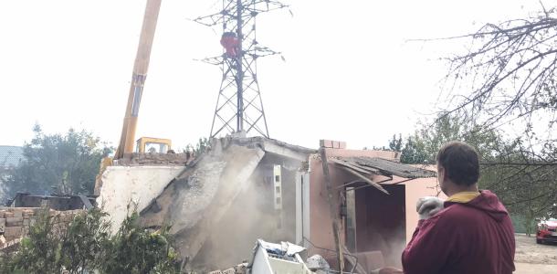 В больнице Днепра спасают женщин, чей дом разрушили обломки беспилотника