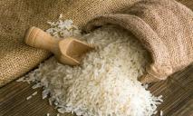 Для плова, розсольника та голубців: скільки коштує рис у магазинах Дніпра