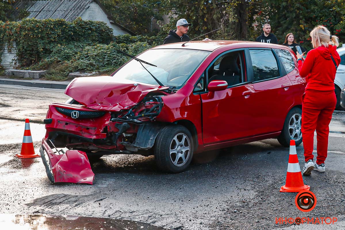 Новости Днепра про В Днепре столкнулись Lexus и Honda: есть пострадавшие