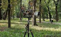 В Днепре посреди парка появилась огромная ретро-камера (ФОТО)