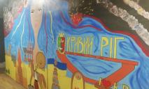 В Днепропетровской области женщина создает фрески в память об умершем муже