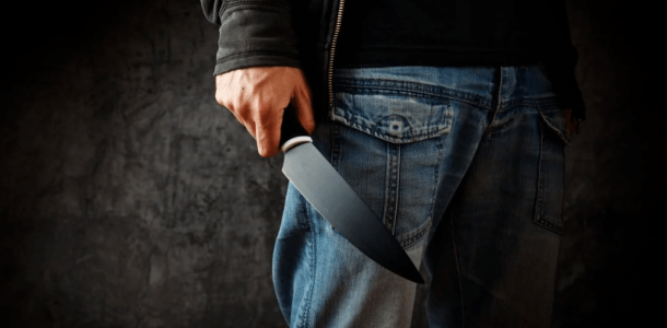 В Зеленодольске мужчина ударил знакомого ножом