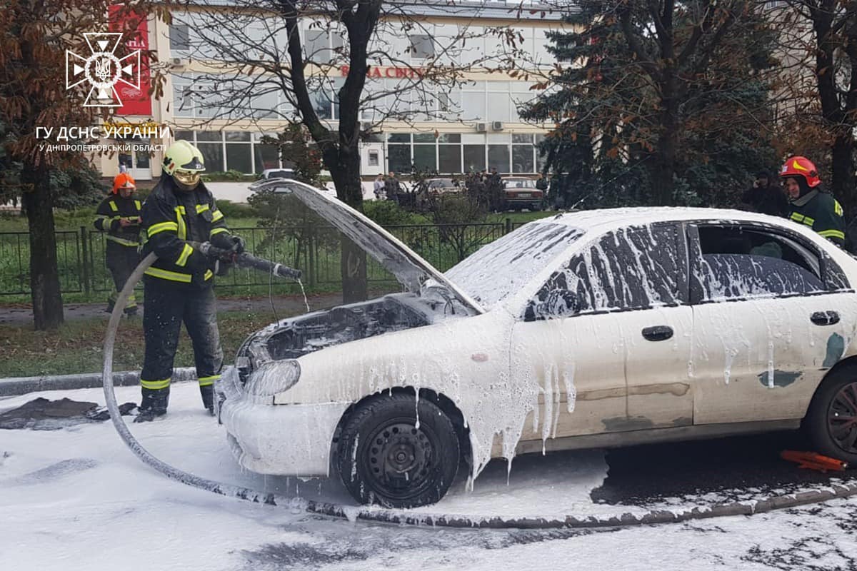 Новости Днепра про В Павлограде на ходу загорелась легковушка