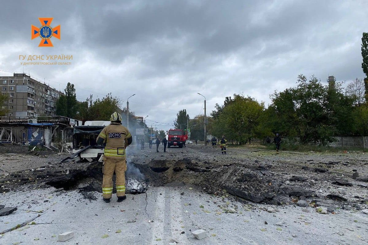 Новости Днепра про 4 часа тревоги и 18 ракет: ГСЧС показали последствия утренней атаки на Днепр (ФОТО)