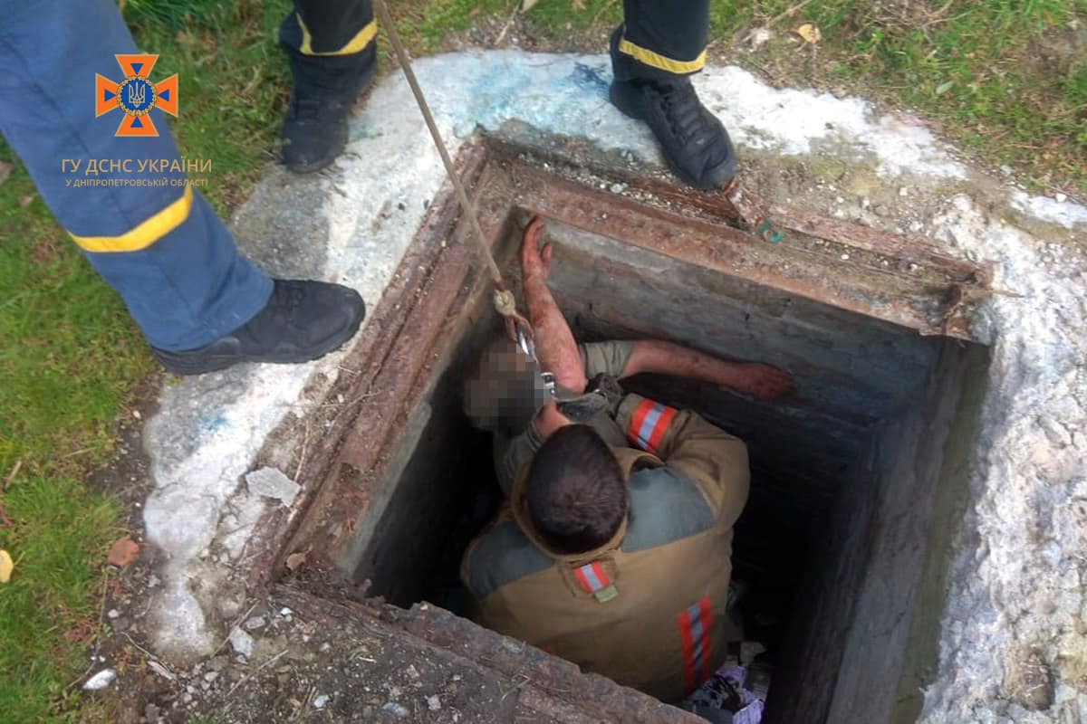 Новости Днепра про Упал в яму: в Никополе спасли мужчину