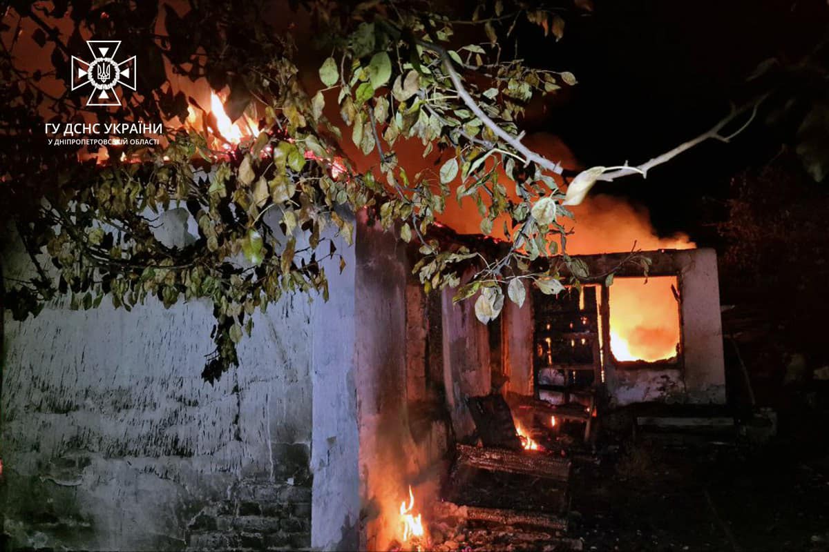 Новости Днепра про В Днепре в центре города загорелся частный дом