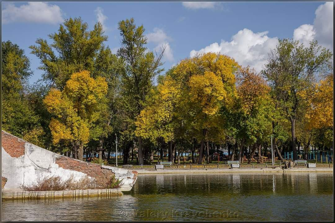 Новости Днепра про Як виглядає осінній парк Глоби у Дніпрі (ФОТО)
