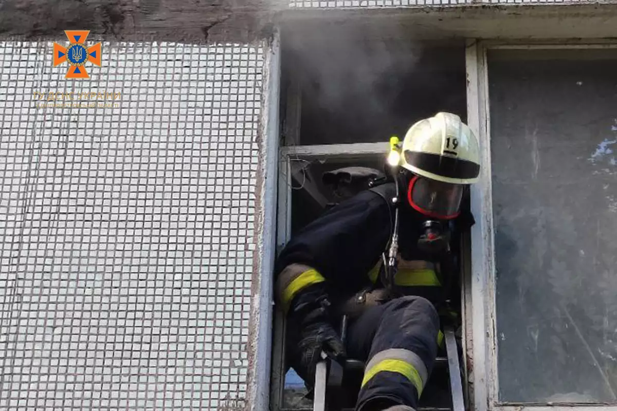Новости Днепра про В Днепре горела квартира в многоэтажке: сотрудники ГСЧС спасли 72-летнего мужчину