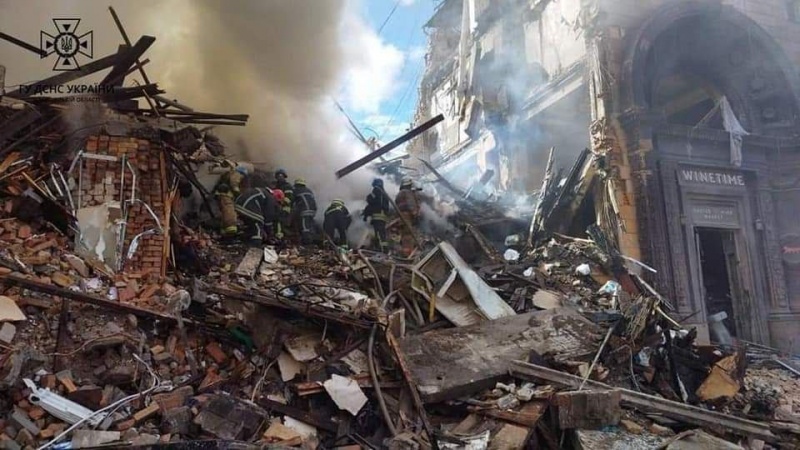 Новости Днепра про Ракетний удар по багатоповерхівках у Запоріжжі: кількість жертв зросла до 11