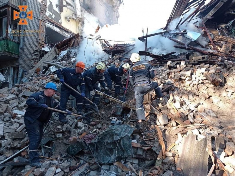 Новости Днепра про Ракетный удар по многоэтажкам в Запорожье: количество жертв возросло до 11