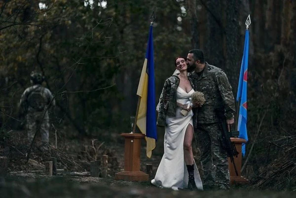Новости Днепра про Женя+Женя: відома українська снайперка зіграла весілля на передовій (ФОТО)