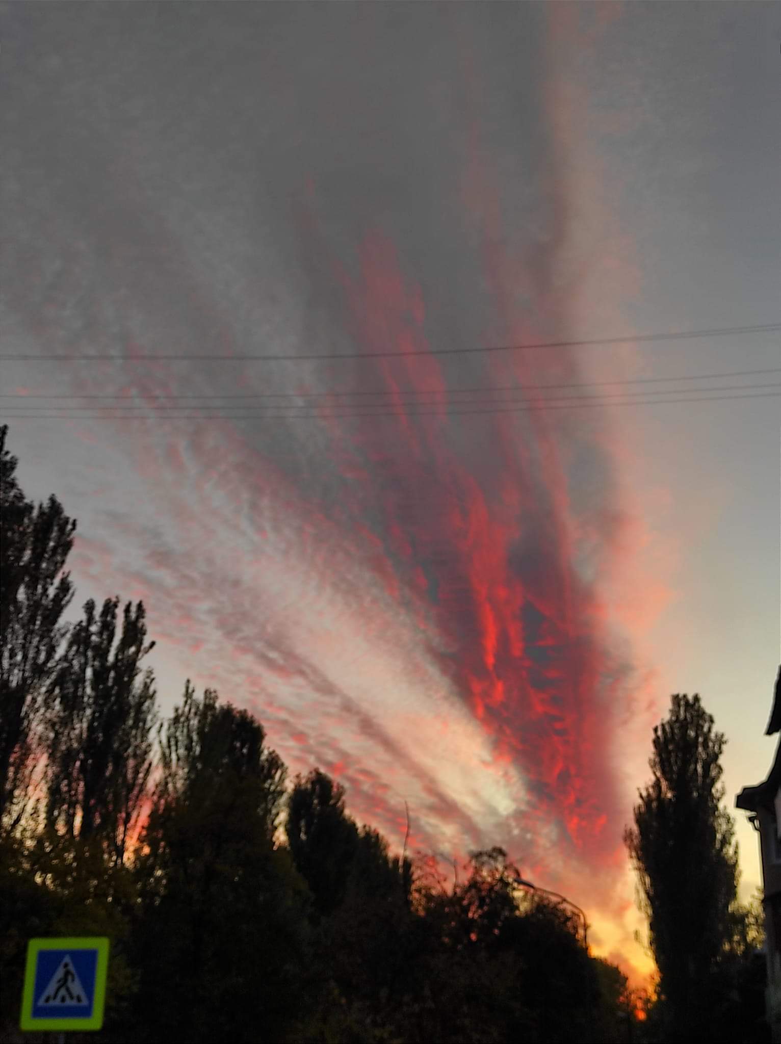 Новости Днепра про У небі над Дніпром помітили гігантського янгола та дракона: чарівні світлини (ФОТО)
