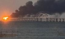 Горит, пылает: на Крымском мосту вспыхнул пожар, движение остановлено (ВИДЕО)