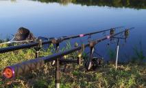 Как крокодил: на Днепропетровщине рыбак поймал гигантскую щуку (ФОТО)