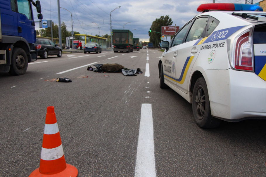 Новости Днепра про В Днепре на Донецком шоссе фура насмерть сбила женщину