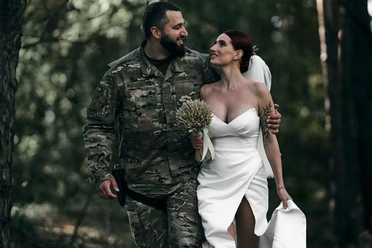Новости Днепра про Женя+Женя: відома українська снайперка зіграла весілля на передовій (ФОТО)