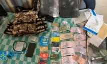 В Днепре мужчина продавал несуществующие бронежилеты и личные данные украинцев