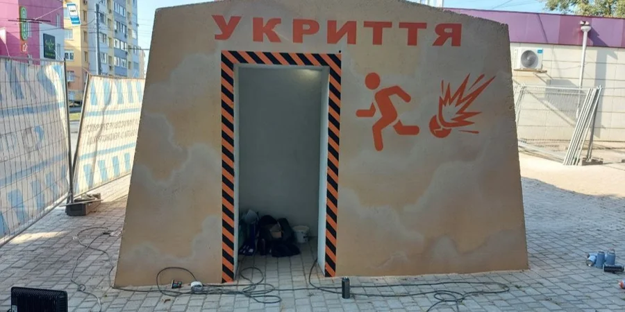 Новости Днепра про Умістяться 28 чоловік: як у Дніпрі виглядають укриття на зупинках (ФОТО)