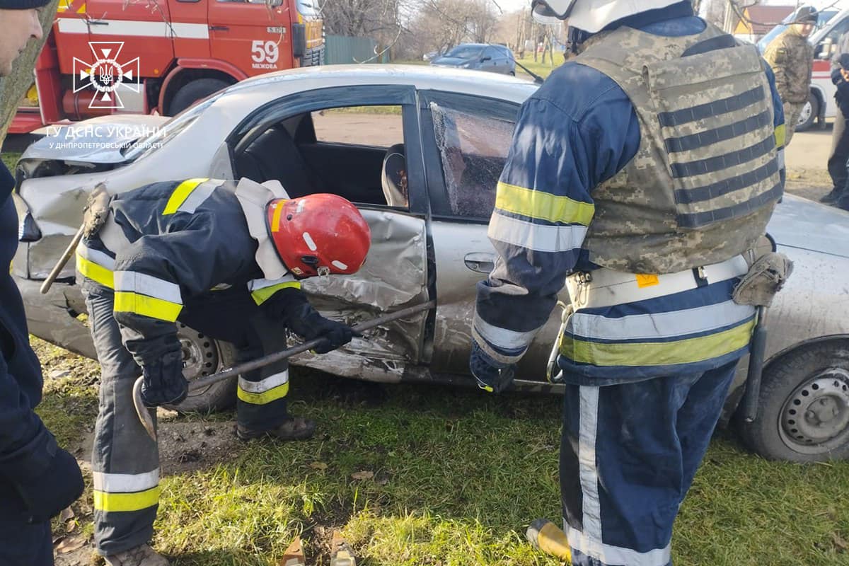 Новости Днепра про У Дніпропетровській області зіткнулися Daewoo та Ford: постраждали 3 людини