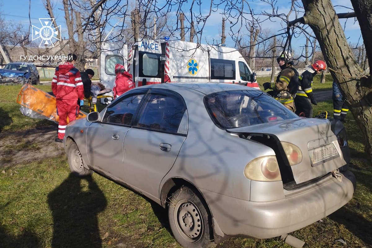 Новости Днепра про В Днепропетровской области столкнулись Daewoo и Ford: пострадали 3 человека