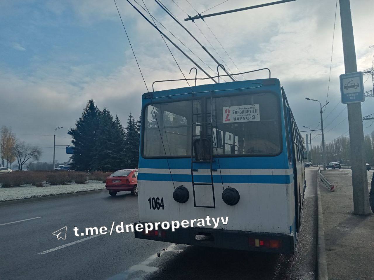 Новости Днепра про У Дніпрі на Парусі через відключення світла зупинилися тролейбуси і почався транспортний 