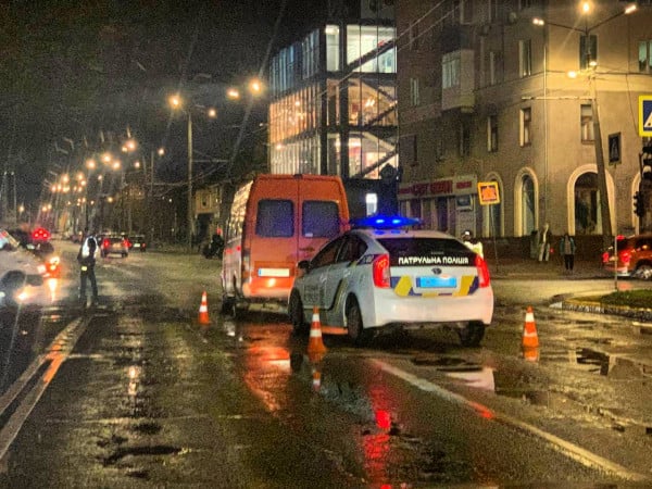 Новости Днепра про Поблизу зупинки громадського транспорту у Кривому Розі сталася аварія