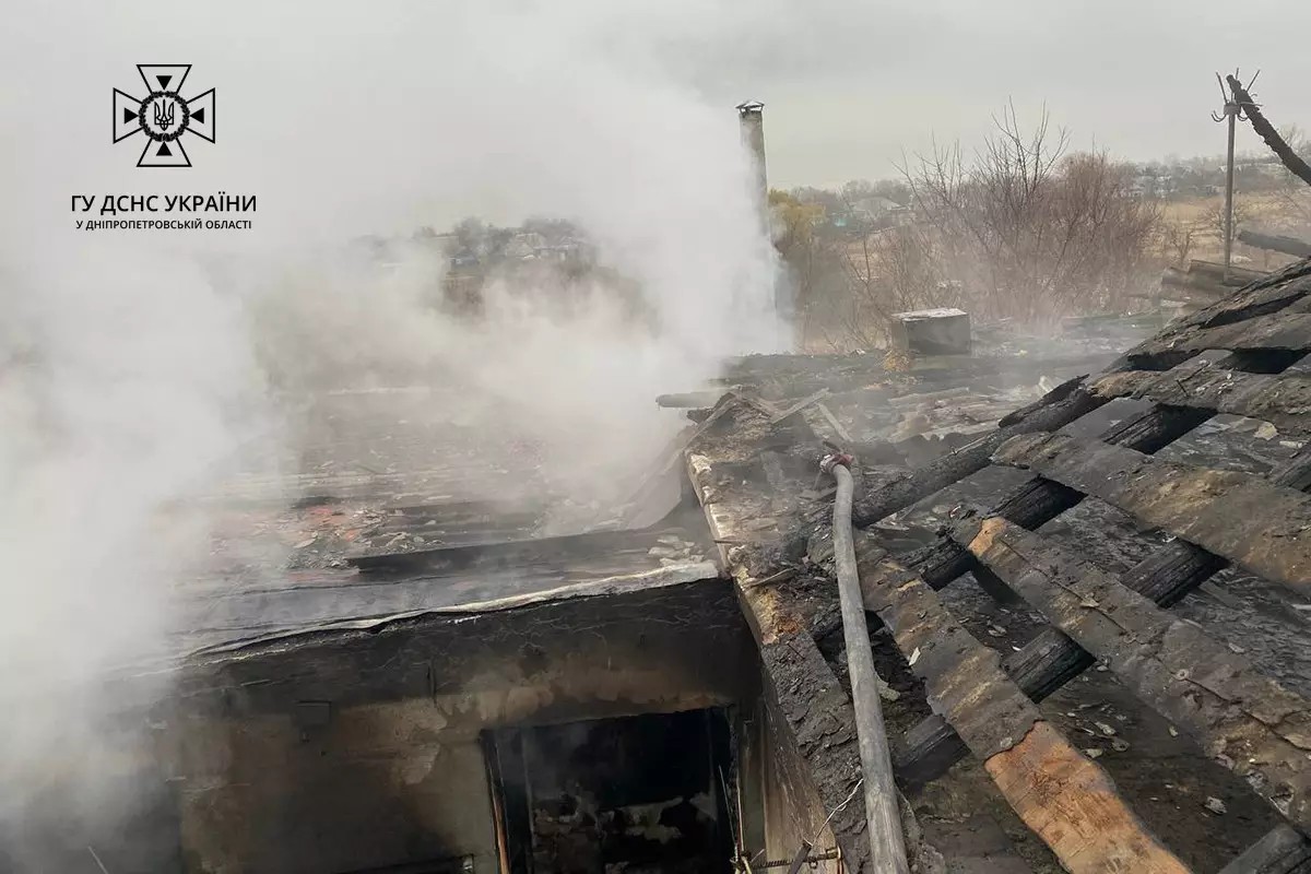 Новости Днепра про Дом в огне: в Днепре по улице Казахстанской произошел пожар