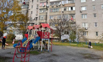 На Дніпропетровщині на дитячому майданчику невідомий стріляв по дітям: коментар поліції