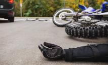 На Дніпропетровщині зіткнулися мотоцикл та авто: загинули 24-річний юнак та 12-річна дівчинка