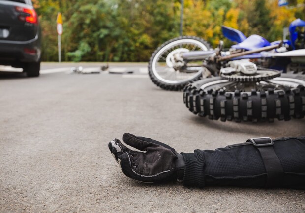 Новости Днепра про В Днепропетровской области столкнулись мотоцикл и авто: погибли 24-летний юноша и 12-летняя девочка