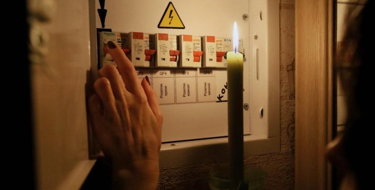 Новости Днепра про Встигніть зарядити гаджети: у Дніпрі почалися екстрені відключення світла