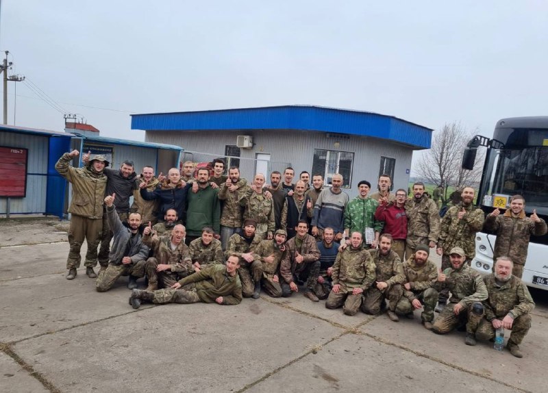 Новости Днепра про Среди них солдаты и сержанты: Украина освободила из российского плена 45 воинов