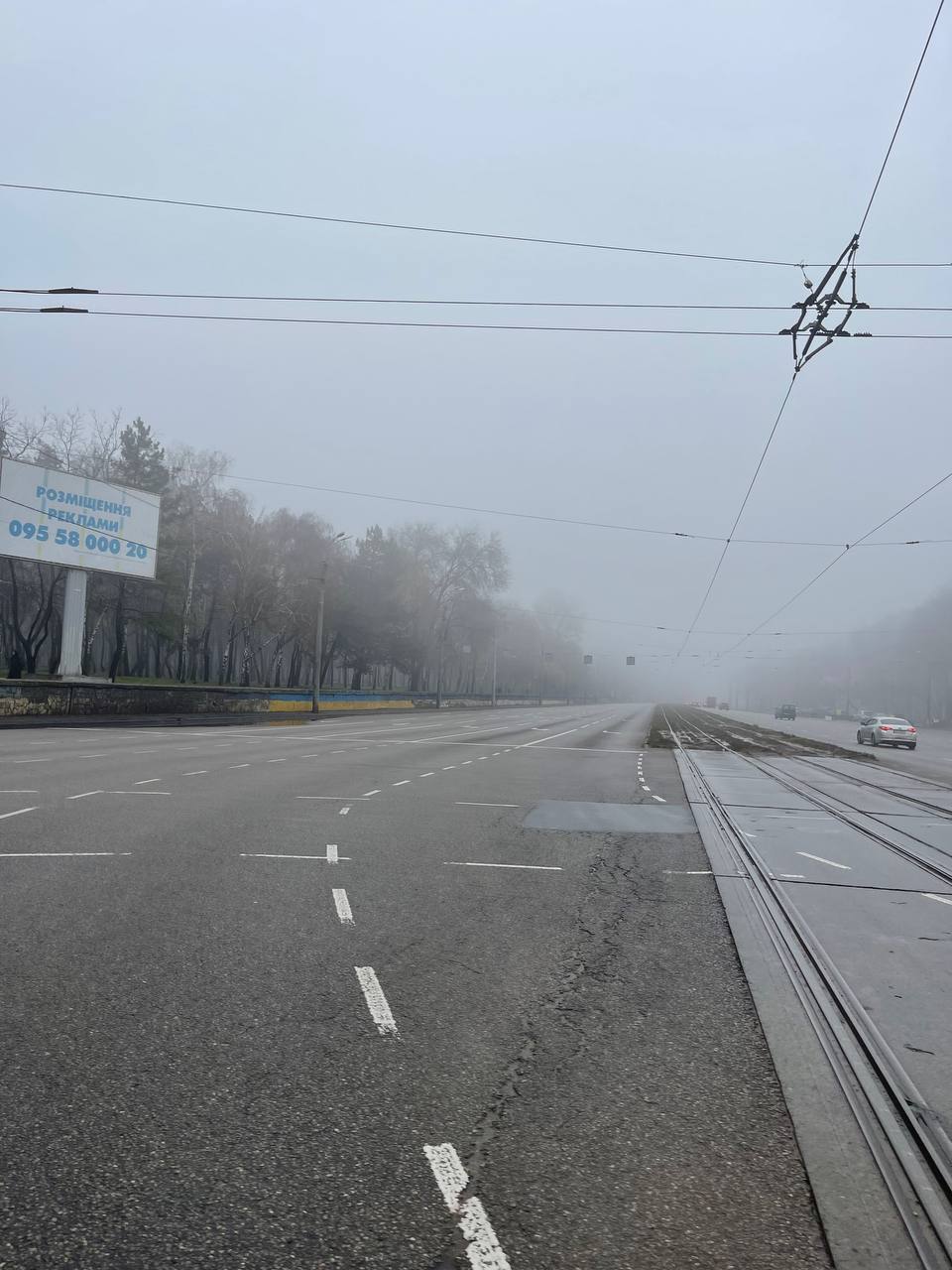 Новости Днепра про Наче хмари лежать на землі: Дніпро затягнуло густим туманом (ВІДЕО)