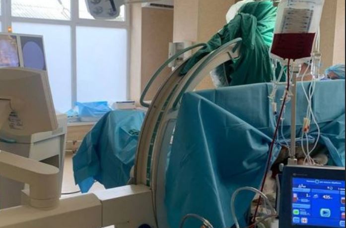 Новости Днепра про Хирурги из Днепра извлекли обломок снаряда из сердца бойца ВСУ