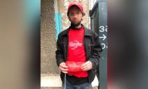 У Нікополі затримали чоловіка, який ходив вулицями у футболці та кепці із комуністичною символікою