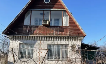 Ніякий блекаут не страшний: скільки коштує будинок у селі біля Дніпра з пічним опаленням та криницею