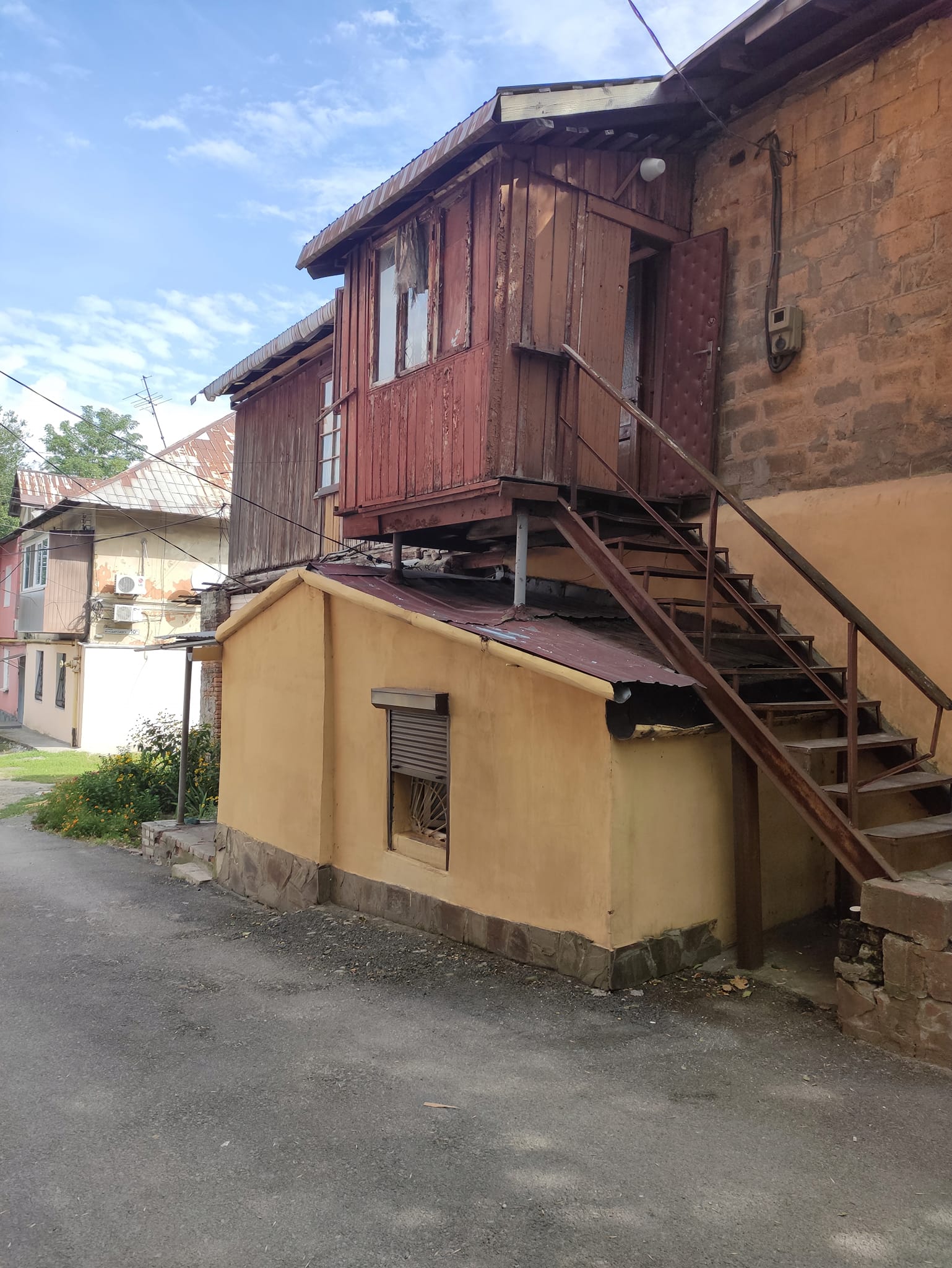 Новости Днепра про «Дома-клоповники»: звідки вони взялися на вулицях Дніпра і де знаходяться