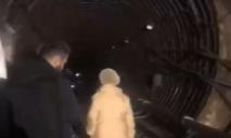 Блекаут в Днепре: в сети показали, как люди эвакуировались из метро (ВИДЕО)