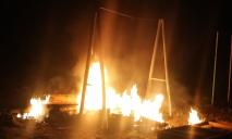 Матраци знову запалали: у Дніпрі невідомі підпалили спортивний майданчик