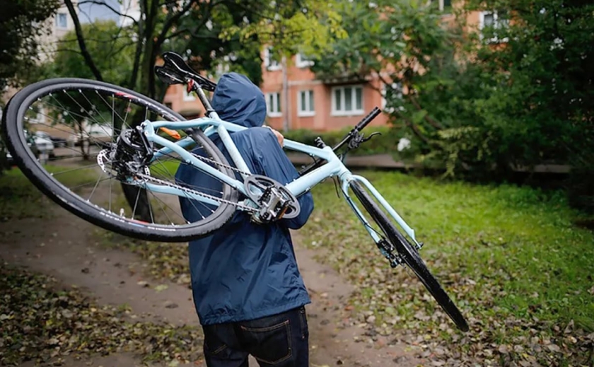 Новости Днепра про Криворізький велосипедний крадій проведе у в'язниці три роки: вирок суду