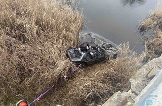 Новости Днепра про Страшна трагедія: на Миколаївщині автомобіль впав з мосту, загинуло троє дорослих і двоє дітей