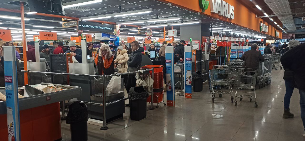 Новости Днепра про Новогодняя суета: есть ли очереди в супермаркетах и ​​на почте в Днепре