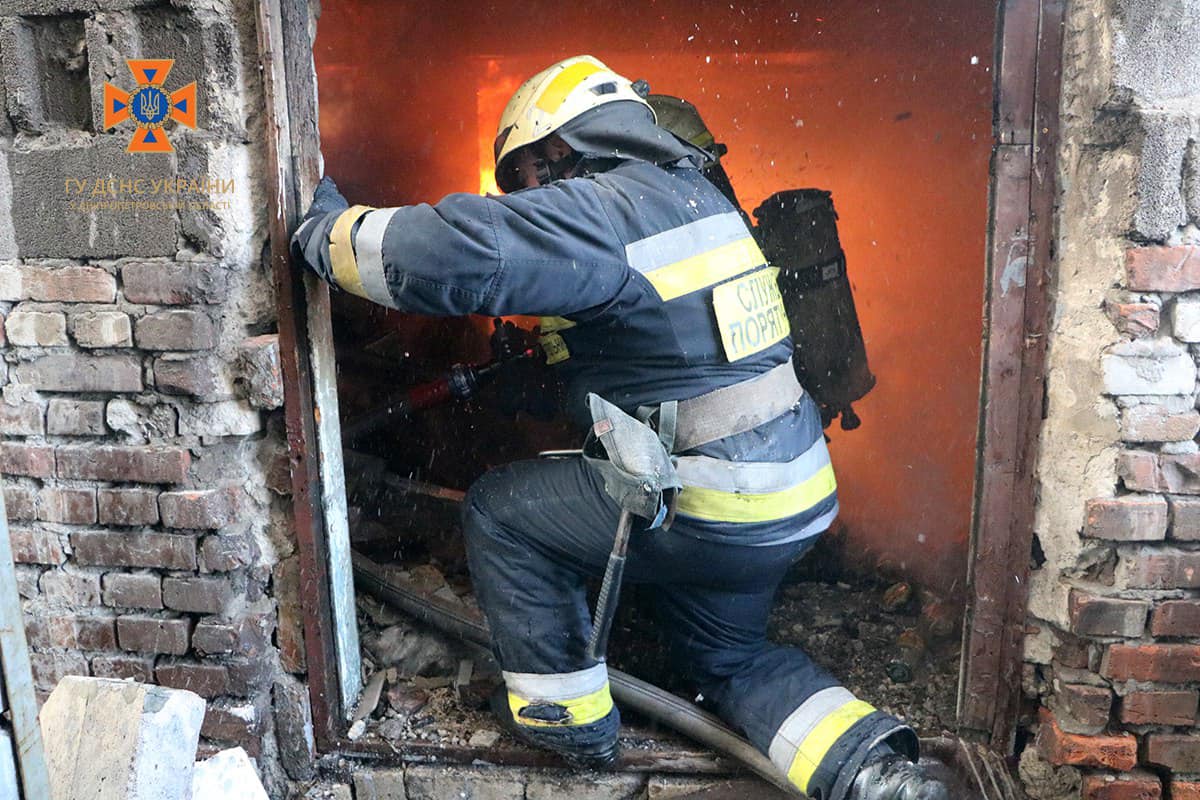 Новости Днепра про У ДСНС розповіли деталі сьогоднішньої масштабної пожежі в центрі Дніпра (ФОТО)